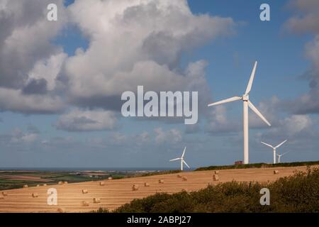 Windparks in Feldern in England Stockfoto