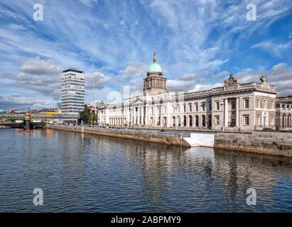 27/08/2019 - Dublin, Irland - Benutzerdefinierte Houston auf den Fluss Liffey Bank Stockfoto