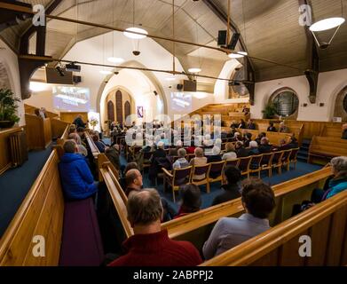 North Berwick, East Lothian, Schottland, Vereinigtes Königreich, 28. November 2019. Allgemeine Wahl: Erste hustings für Kandidaten, die Wahl als MP für East Lothian mit Fragen aus dem Publikum. Im Bild (v.l.n.r.): David Sissons, UKIP Candidate, Kenny MacAskill, Scottish National Party Kandidat, Keith Stewart, QC und Stuhl, Robert O'Riordan, schottischen liberalen Demokraten Kandidat, sitzend MP Martin Whitfield, Scottish Labour Kandidaten, Stadtrat Craig Hoy, Schottischen Konservativen & Unionist Party Kandidat Stockfoto