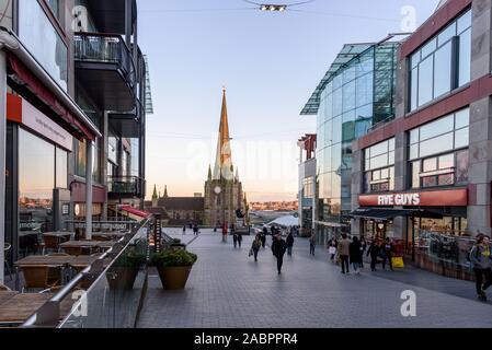 St Martin Platz, Edgbaston, Birmingham - APRIL 05,2016: St. Martin Kirche am Ende der Straße in der Stierkampfarena Edgbaston, Birmingham, UK. Stockfoto