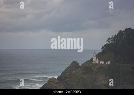 Blick nach Norden zum Heceta Head Lighthouse auf Oregon Küste Stockfoto