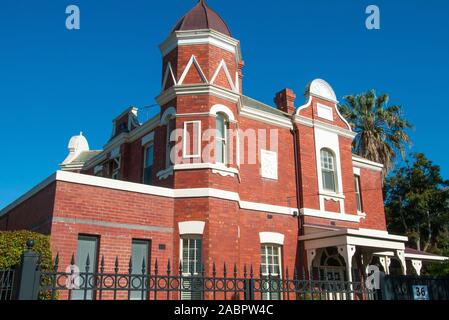 „Nulmore“, ein Herrenhaus im Queen Anne-Stil mit 10 Zimmern, das 1889 im damals neu gegründeten Kooyong Park Estate in Elsternwick, Melbourne, Australien, erbaut wurde Stockfoto