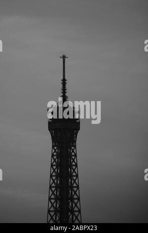 Oberer Abschnitt der Eiffelturm Stockfoto