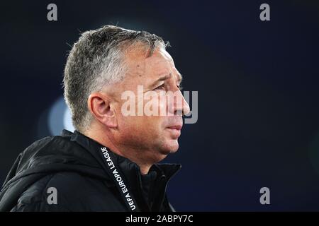 Cluj Trainer Dan Petrescu reagiert während der UEFA Europa League, Gruppe E Fußballspiel zwischen SS Lazio und CFR Cluj am 28 November, 2019 im Stadio Olimpico in Rom, Italien - Foto Federico Proietti/ESPA-Bilder Stockfoto