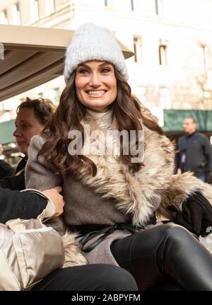 New York, NY - 28. November 2019: Idina Menzel nimmt an der 93. jährliche Thanksgiving Day Parade von Macy's anzusehen allein Central Park West Stockfoto