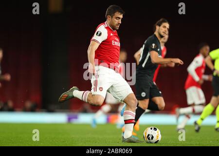 London, Großbritannien. 28. Nov 2019. Arsenals Verteidiger Sokratis Papastathopoulos während der UEFA Europa League Spiel zwischen Arsenal und Eintracht Frankfurt, das Emirates Stadium, London England. Am 28. November 2019 Credit: Cal Sport Media/Alamy leben Nachrichten Stockfoto