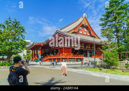 Tokyo, Japan - 28. September 2019: Szene der Senso-ji Tempel, mit Besuchern, in Asakusa, Tokyo, Japan Stockfoto