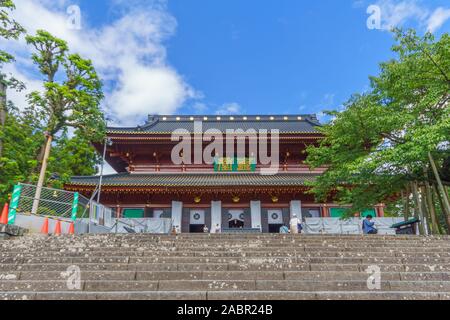 Nikko, Japan - 29. September 2019: Ansicht des Rinnoji Tempel, mit Besuchern, in Nikko, Japan Stockfoto