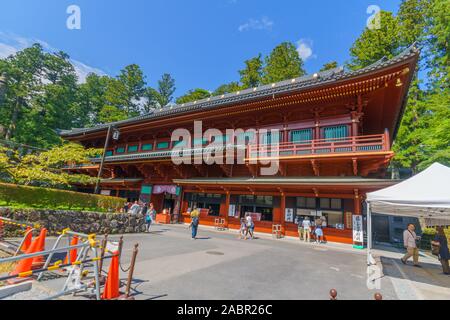 Nikko, Japan - 29. September 2019: Ansicht des Rinnoji Tempel, mit Besuchern, in Nikko, Japan Stockfoto