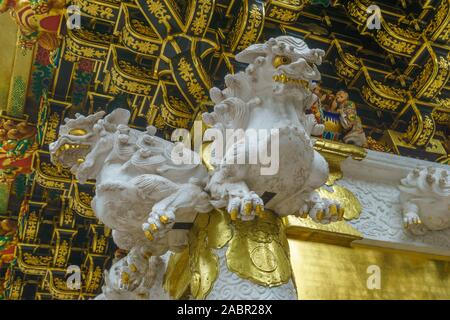 Nikko, Japan - September 29, 2019: Blick auf die Karamon Tor carving, Tosho-gu Schrein, in Nikko, Japan Stockfoto