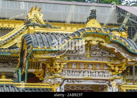 Nikko, Japan - September 29, 2019: Blick auf die Karamon Tor carving, Tosho-gu Schrein, in Nikko, Japan Stockfoto