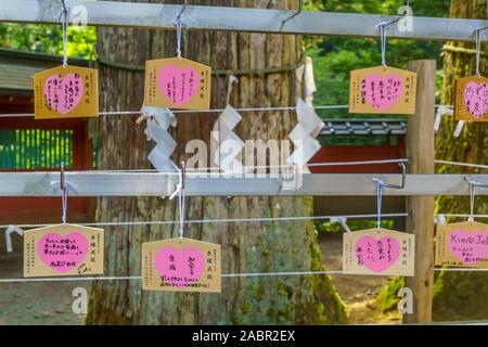 Nikko, Japan - September 29, 2019: Blick auf den Segen, Karten, Futarasan jinja Schrein, Nikko, Japan Stockfoto