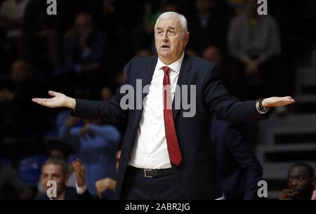 Belgrad. 28 Nov, 2019. Von Crvena Zvezda Head Coach Dragan Sakota Gesten während der regulären Saison Runde 11 Euroleague basketball Match zwischen Crvena Zvezda und Valencia in Belgrad, Serbien am 28.11.2019. Credit: Predrag Milosavljevic/Xinhua/Alamy leben Nachrichten Stockfoto