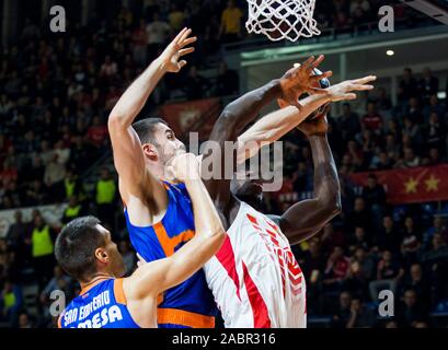 Belgrad, Serbien. 28 Nov, 2019. Michael Ojo von Crvena Zvezda mts Belgrad unter dem Korb konkurriert. Credit: Nikola Krstic/Alamy leben Nachrichten Stockfoto