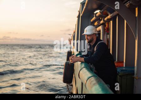 Marine Deck Officer oder Chief mate an Deck von Offshore Boot oder Schiff. Stockfoto