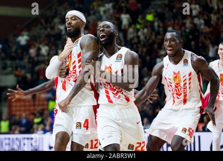 Belgrad, Serbien. 28 Nov, 2019. Lorenzo Braun von Crvena Zvezda mts Belgrad Kerben und feiert den Sieg mit Charles Jenkins von Crvena Zvezda mts Belgrad. Credit: Nikola Krstic/Alamy leben Nachrichten Stockfoto