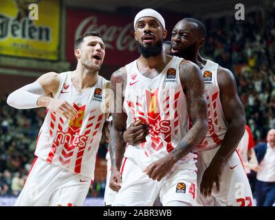 Belgrad, Serbien. 28 Nov, 2019. Lorenzo Braun von Crvena Zvezda mts Belgrad Kerben und feiert den Sieg mit Charles Jenkins von Crvena Zvezda mts Belgrad und Billy Baron von Crvena Zvezda mts Belgrad. Credit: Nikola Krstic/Alamy leben Nachrichten Stockfoto