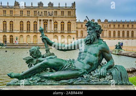 Neptun und Nymphe Statue in Versailles Stockfoto