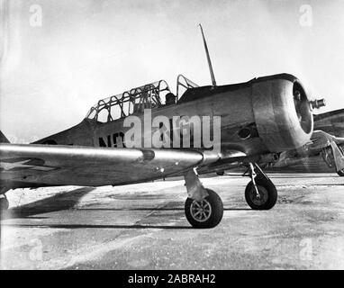 Die erste Texas Air National Guard 178th Fighter Squadron T-6 Texan Flugzeuge, die auf dem Flug Linie an Hector Feld, Fargo, N.D., Januar 1947. Die erste Einheit Flug aufgetreten, Jan. 20, 1947 und wurde von Oberstleutnant Richard Neece, der der erste 178th Fighter Squadron Commander geflogen. Stockfoto