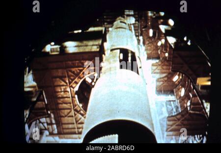 Teleclip - Saturn V - Apollo 11 - close-up; direkt von Farb-TV Bildschirm während Live Broadcast in Großbritannien - 1969 Stockfoto