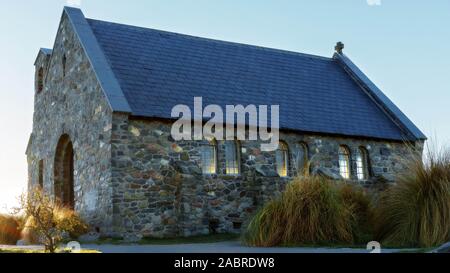 Die gut fotografiert und auch Kirche des Guten Hirten am Lake Tekapo in Neuseeland bekannt Stockfoto