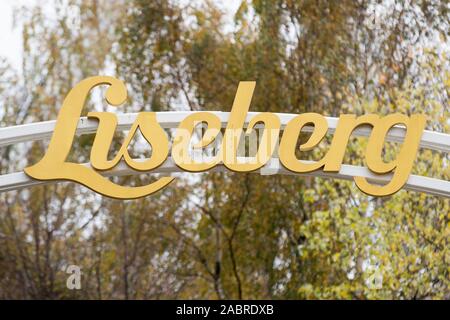 Göteborg, Schweden. 2 Nov, 2019. Liseberg Schild am Eingangstor der grösste Vergnügungspark der Skandinavien gesehen, in Göteborg. Der Park bietet Abenteuer, Musik, Spiele, gutes Essen und schöne Gärten. Credit: Karol Serewis/SOPA Images/ZUMA Draht/Alamy leben Nachrichten Stockfoto