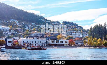 Die Küstenlinie von Queenstown am Lake Wakatipu Neuseeland Stockfoto