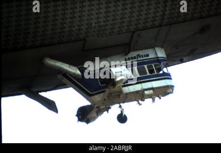 Gutes Jahr Zeppelin über brandshatch Race Track von "Harry" ca. 1979 Stockfoto