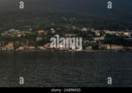 Anzeigen von Ghiffa, einer kleinen Stadt in der Nähe von Stresa am Lago Maggiore, Piemont, Italien Stockfoto