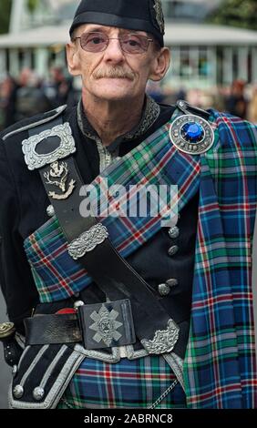 Kriegsveteran Dudelsack im traditionellen Outfit Stockfoto