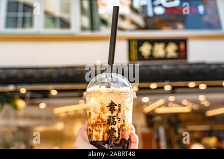 Xing Fu Tang, Beliebte brauner Zucker Blase Milch in Taipeh Main Street Market, Wanhua Bezirk. Taipei, Taiwan Stockfoto