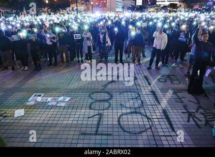 Hong Kong. 28 Nov, 2019. Tausende von pro-demokratischen Demonstranten versammeln sich in Edinburgh in Hongkong teil in einem Thanksgiving Day Rally zu nehmen, nachdem Präsident Donald Trump das föderale Gesetz unterzeichnet, die Hong Kong Menschenrechte und Demokratie handeln, am 27. November 2019. Credit: Gonzales Foto/Alamy leben Nachrichten Stockfoto