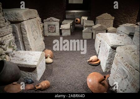 Perugia. Italien. Wiederaufbau der Etruskischen Cai Cutu Grab, Museo Archeologico Nazionale dell'Umbria (MANU - Nationale Archäologische Museum von Umbria Stockfoto