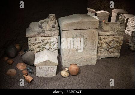 Perugia. Italien. Wiederaufbau der Etruskischen Cai Cutu Grab, Museo Archeologico Nazionale dell'Umbria (MANU - Nationale Archäologische Museum von Umbria Stockfoto