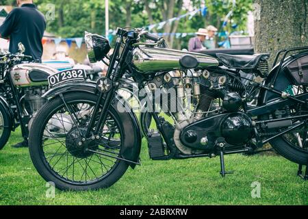 Jahrgang 1932 Brough Superior Motorrad an Bicester Heritage Center Sonntag Jagtfall. Bicester, Oxfordshire, England. Stockfoto