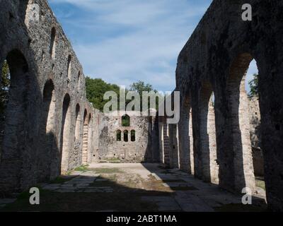 Die große Basilika aus dem frühen 16. Jahrhundert in Butrint in Albanien Stockfoto