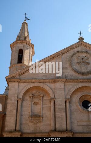 Die Renaissance Architektur Fassade der Pienza Dom in der historischen UNESCO-Weltkulturerbe Pienza Rivoli'Orcia Toskana Italien Europa Stockfoto