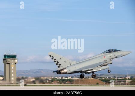 Trapani, Italien. 27 Nov, 2019. Flughafen Birgi (Trapani) Die Einführung des F-2000A Eurofighter. Credit: Pacific Press Agency/Alamy leben Nachrichten Stockfoto