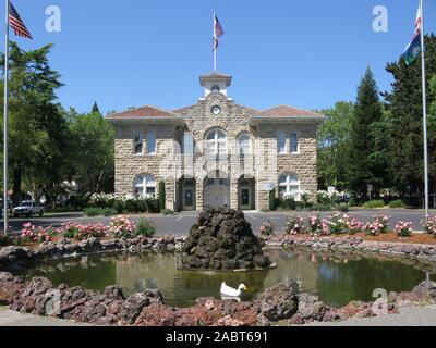 Rathaus von Sonoma im Zentrum von Sonoma Plaza, Kalifornien, USA Stockfoto