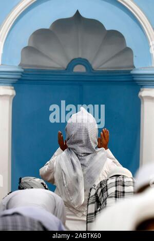 Cholon Jamial Moschee. Muslimische am Freitag das Gebet (Salat). Stockfoto