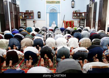 Cholon Jamial Moschee. Muslimische am Freitag das Gebet (Salat). Stockfoto