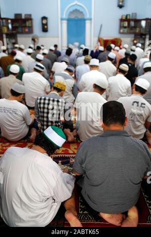 Cholon Jamial Moschee. Muslimische am Freitag das Gebet (Salat). Stockfoto