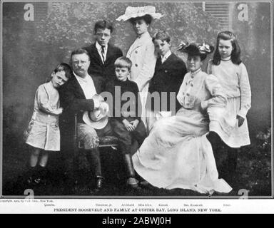 THEODORE ROOSEVELT (1858-1919), 26. Präsident der Vereinigten Staaten mit seiner Familie über 1903 Stockfoto