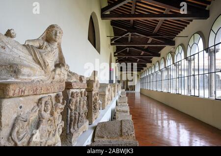 Perugia. Italien. Etruskische cinerary Urnen im Museo Archeologico Nazionale dell'Umbria (MANU-Nationalen Archäologischen Museum von Umbrien). Stockfoto