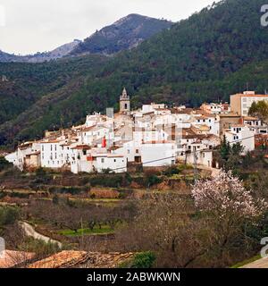 Ain ein Bergdorf im Parque Natural Serra d'Espada in der Provinz Castellon, Spanien Stockfoto