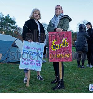 Edinburgh, Schottland, Großbritannien. 29 Nov, 2019. Eine Jugend led Klima Strike Rally außerhalb des schottischen Parlaments in Edinburgh Studenten, anspruchsvolle größere Aktion auf das Klima. Quelle: Craig Brown/Alamy leben Nachrichten Stockfoto
