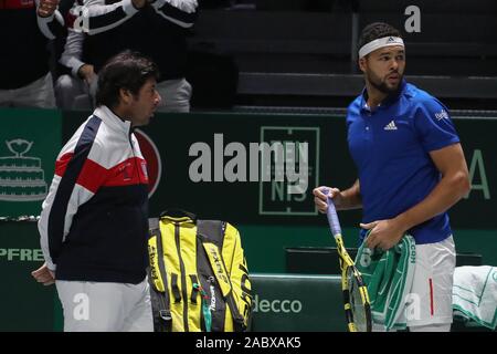 Trainer Sebastien Grosjean und Jo - Wilfried Tsonga von Frankreich und Filip Krajinovic von Serbien während des Davis Cup 2019, Tennis Madrid Finale 2019 Am 18. November 24, 2019 at Caja Magica in Madrid, Spanien - Foto Laurent Lairys/DPPI Stockfoto