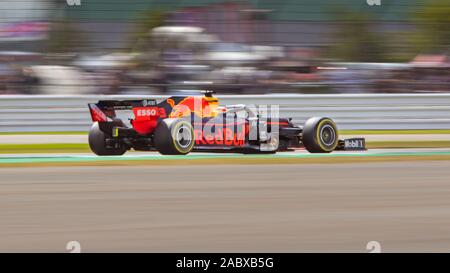 Max Verstappen am Anschluss in der Red Bull RB 15, Freitag Praxis, British Grand Prix, Silverstone, 2019 Stockfoto