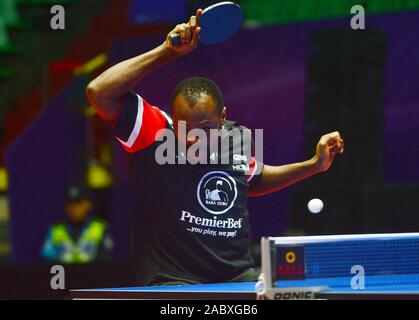 Quadri Aruna Nigerias gibt einen Schuß gegen Kristian Karlsson von Schweden in ihren Herren Einzel Gruppe C Gleichen während der 2019 ITTF Men's World Cup i Stockfoto