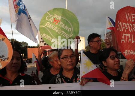 Manila, Philippinen. 29 Nov, 2019. Militante Gruppen inszenierten einen Protest im Luneta Park drängen Duterte Regierung auf, was sie behaupten, als die Epic Fail südostasiatischen Asean-Spiele Koordination, transparent zu sein und den Haushalt von Meer Spiele Strukturen. (Foto von Joseph Dacalanio/Pacific Press) Quelle: Pacific Press Agency/Alamy leben Nachrichten Stockfoto